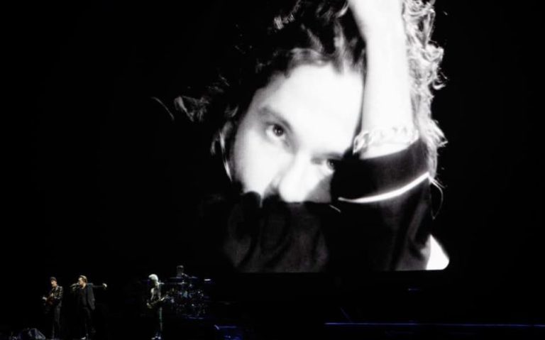 U2 RECUERDA A HUTCHENCE