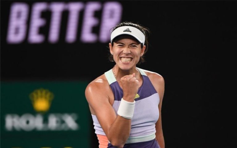 GARBIÑE MUGURUZA SIGUE ADELANTE EN AUSTRALIA