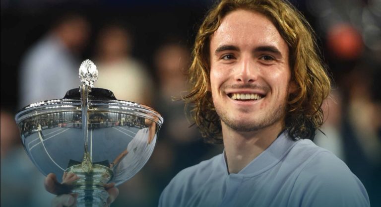 Tsisipas y Halep Campeones