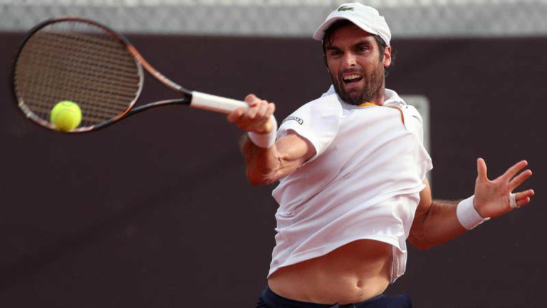 Pablo Andújar gana el primer partido de tenis postpandemia.
