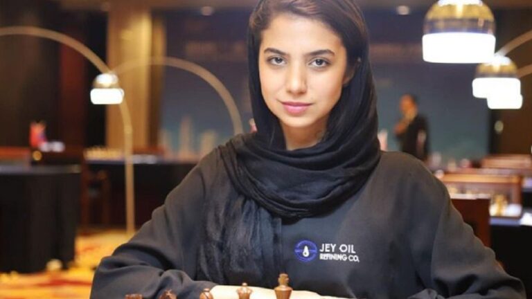 SARA KHADEM LA AJEDRECISTA IRANÍ Y LOS RETOS QUE DEBE ENFRENTAR POR COMPETIR DE MANERA PROFESIONAL