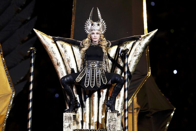 RECORDANDO LA PRESENTACIÓN DE LA REINA DEL POP EN EL SÚPER BOWL XLVI EN EL 2012