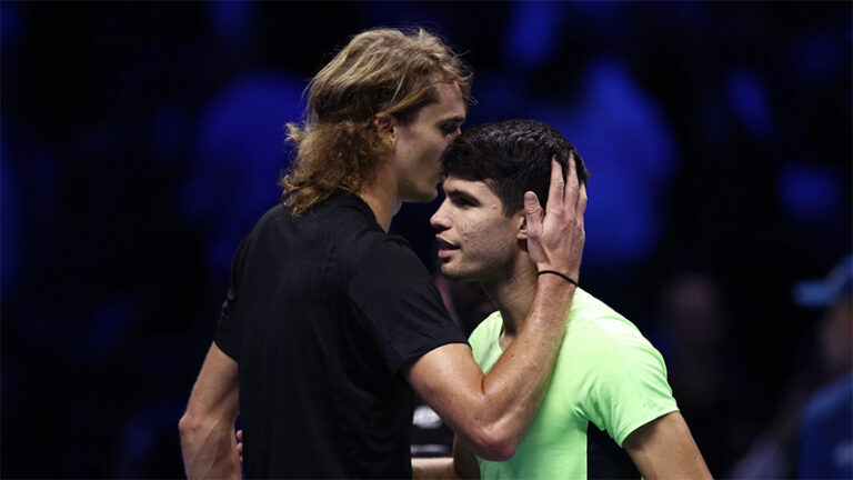 NITTO YA INICIA CON UN ZVEREV QUE VENCE A CARLOS ALCARAZ