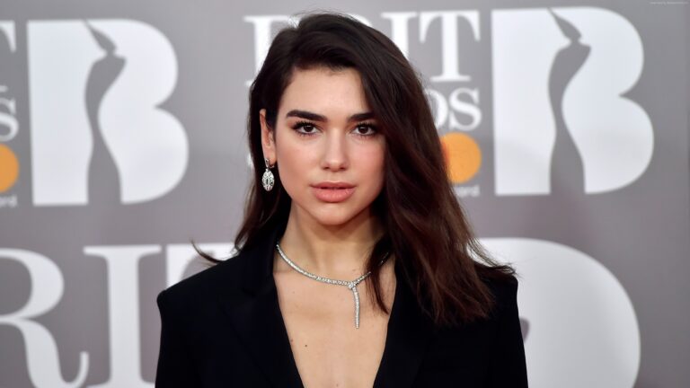 “RADICAL OPTIMISM” EL NUEVO ÁLBUM DE DUA LIPA QUIEN TAMBIÉN ENCABEZARÁ EL FESTIVAL DE GLASTONBURY