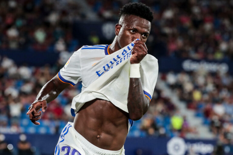 Real Madrid: De blanco y en blanco