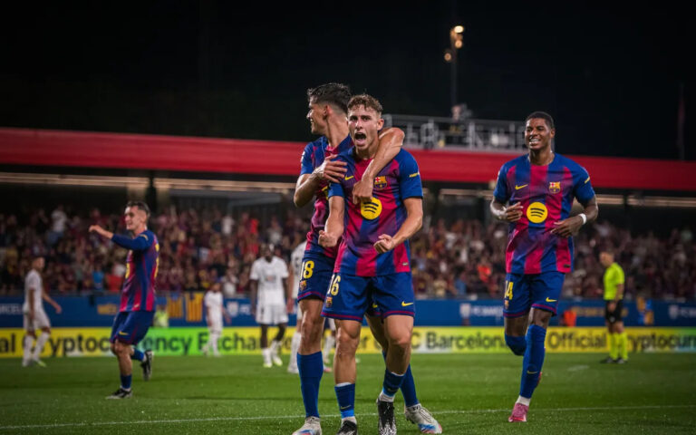 Barcelona arrasa con Valencia y firma un 6-0 con triple doblete