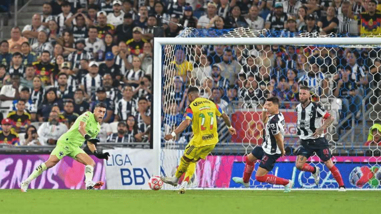 América remonta y empata con Rayados en un intenso duelo de la jornada 9