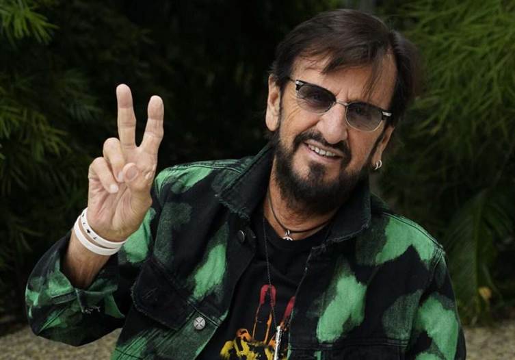 PAZ, AMOR Y UN DOCTORADO: RINGO STARR CELEBRA SUS 86 AÑOS CON LOS MÁXIMOS HONORES DE LIVERPOOL
