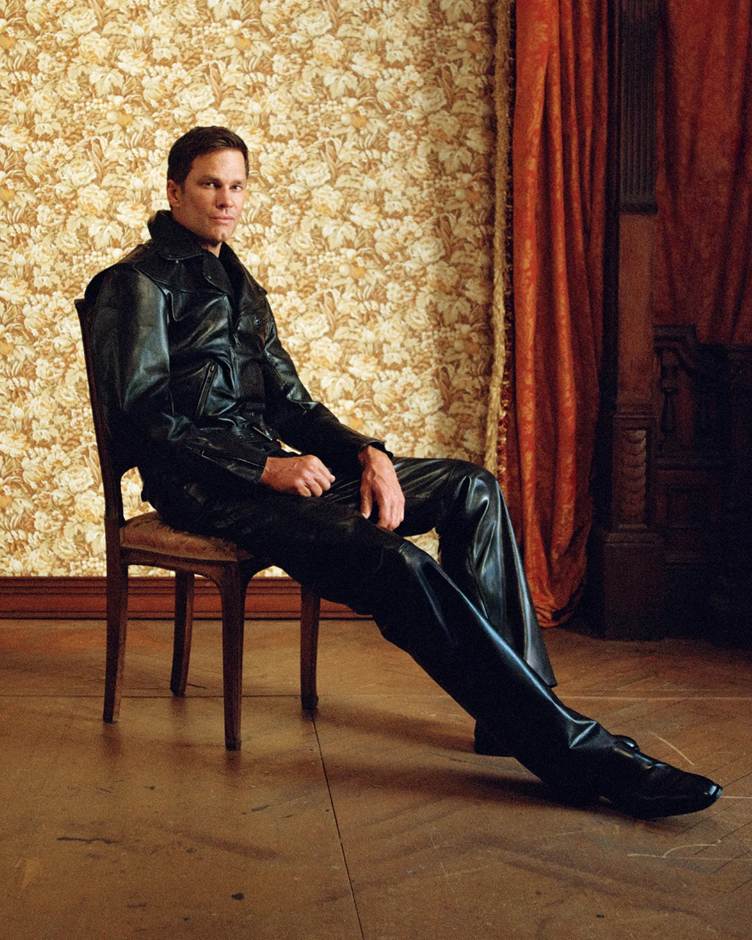 DE LAS CANCHAS DE LA NFL A LA ALTA COSTURA TOM BRADY PROTAGONIZA LA NUEVA CAMPAÑA DE GUCCI PARA OTOÑO/INVIERNO 2026